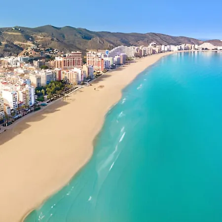Nuevo, A 70 Metros De La Playa Y Con Vistas Al Mar דירה